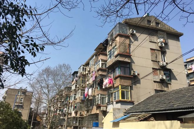 邻居太吵有什么方法来解决尊龙AG人生就是博楼上