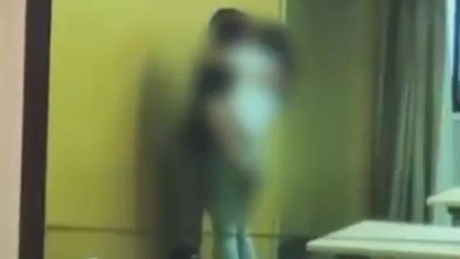 能防雷击难防钢架能抗台风难扛腿软凯时尊龙人生铁塔不雅启示：设备(图2)