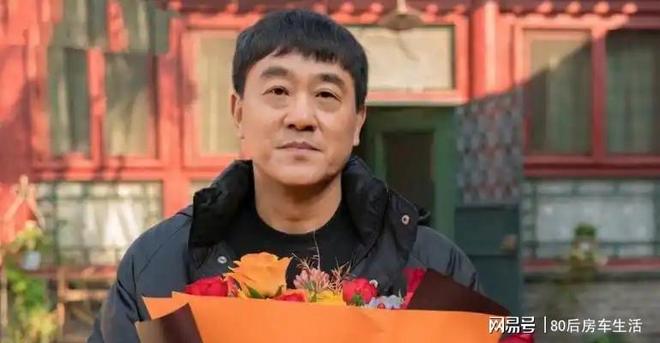 ！他的老婆竟是这位神秘女性！尊龙AG网站何冰27年零绯闻(图3)